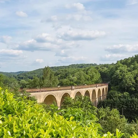 Casa vacanze Chateau Sleeps 8 Pool Wifi